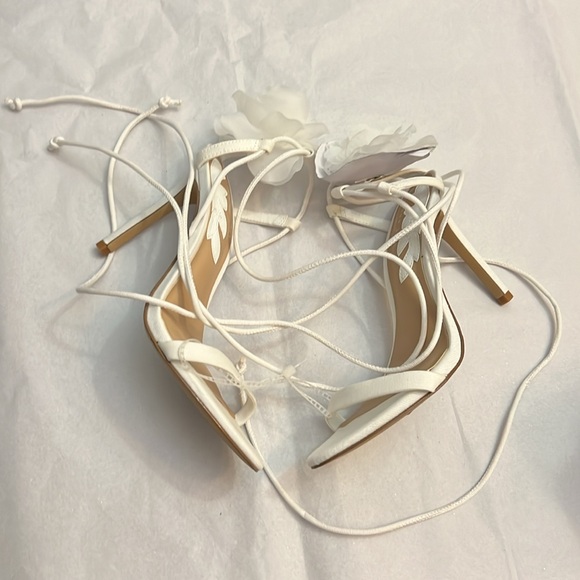 Gianni Bini x Caelynn Bell Papillon Fabric Flower Ankle Wrap Strappy Sandals - Picture 8 of 11